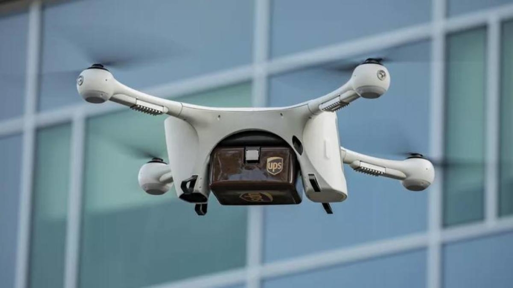 Drone entrega remédios na casa dos clientes